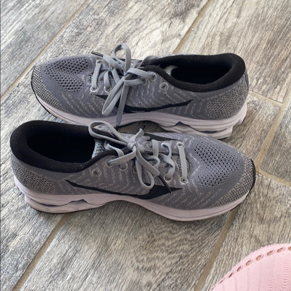 Mizuno running shoes